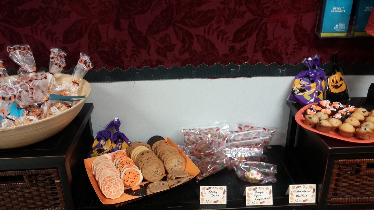 Shoebroek_Reads's tweet photo. Thank you, PTA, for the teacher appreciation treats! You are so generous! #rrepride #rrepta https://t.co/o5v6HVWayX