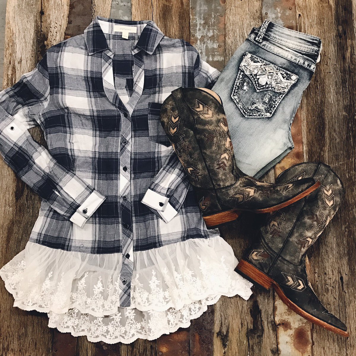 The_BootDaddy's tweet image. Slay this weekend in #flannel 🙌  #therealbootlife #newarrivals