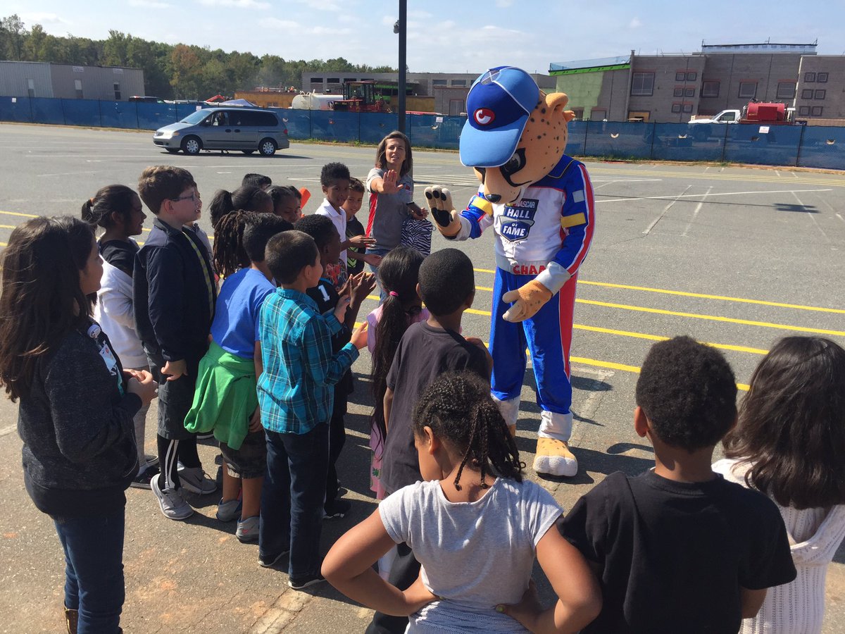 CLTTourism's tweet photo. .@NASCARHall's Champ the Cheetah came out to Blythe Elementary to cheer us on at @CLTPlayground. He brings the fun! https://t.co/sVrLQrIe0q