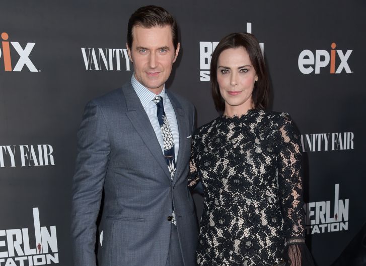 BerlinStationFP's tweet photo. I wonder if @RCArmitage was thinking something like 'Pen-Pineapple-Apple-Pen' when he wore that tie π #spylicious @MishkaForbes https://t.co/euUBfF4tG1