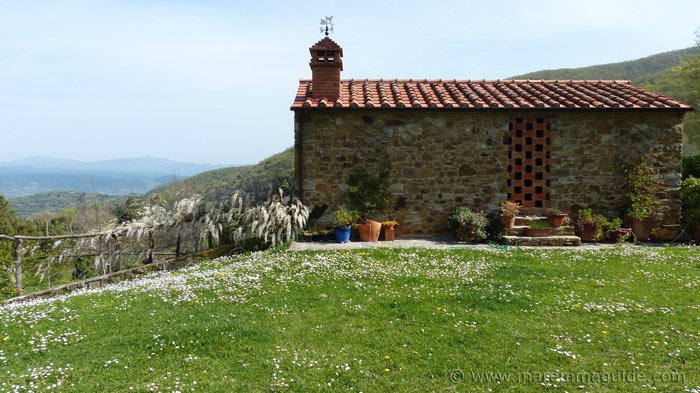 Take a winter's break in #Tuscany snuggled in cosy cottages with roaring open fires and a view to write home about. buff.ly/2ey8mhX