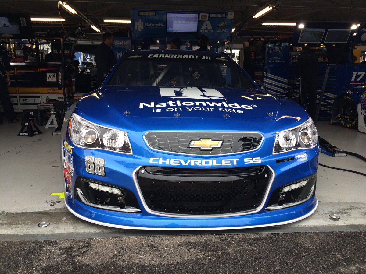 Hendrick5Team's tweet photo. Nothing official, but we should be able to start practice soon. There was a light mist most of the morning here. #NW88JR https://t.co/T9RvoTsqrE