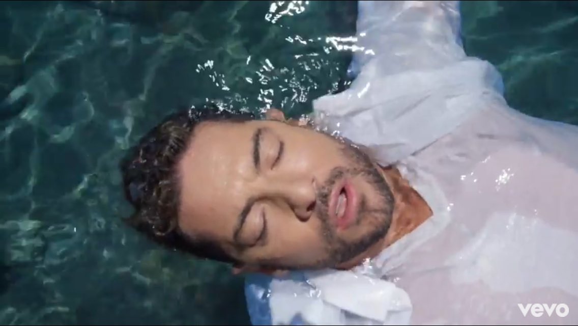 grupodbsureste's tweet photo. HERMOSA!! Tú Almería @davidbisbal #AntesQueNo #AntesQueNoEstreno #AntesQueNoVideo https://t.co/WoPoc9U8nG 😍💦💦❤️💙 https://t.co/fTaq7TWP2B