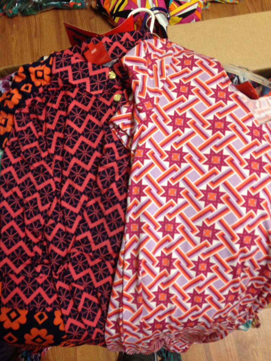 KelliSBurns's tweet image. Amazing prints for sale at @TracyNegoshian warehouse sale for just $15 each!