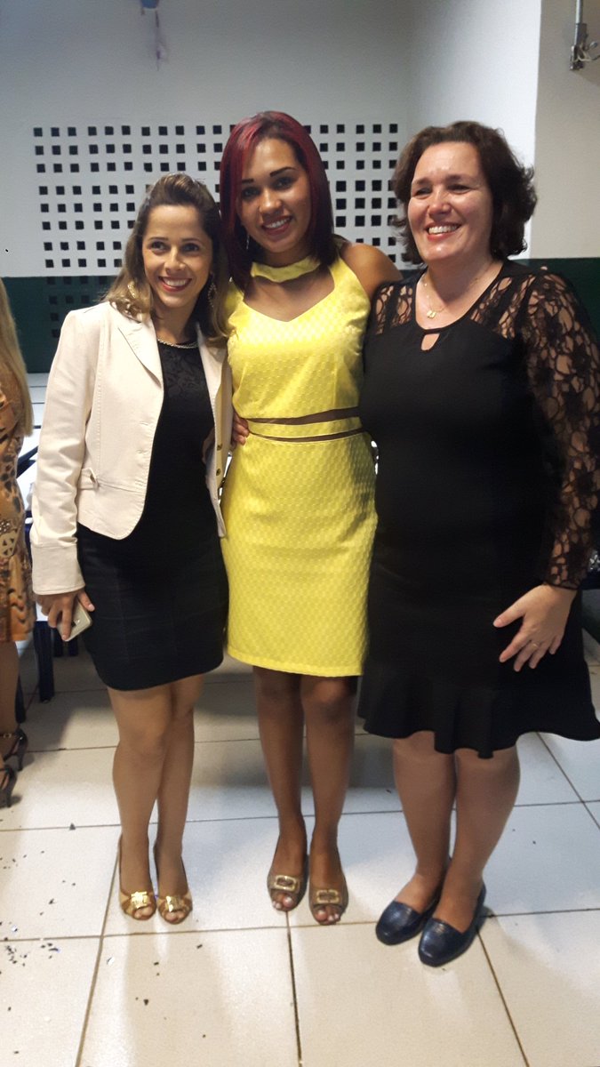 LizandraYnara's tweet image. @RGottino @balancogeral Minhas professoras #Inava e #Barbara. Professoras de Português e Inglês em Araçatuba-Sp. Amo muito elas. Manda bjo.
