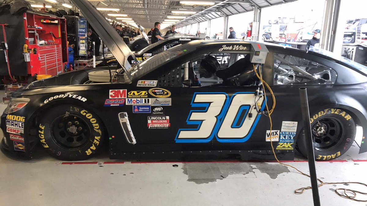 KMS30PR's tweet image. Getting ready for practice! #kansasspeedway #tmg #joshwise