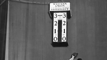 BoxingArchive's tweet image. Photo made in 1936, as part of a demonstration for a new timing device for Golden Gloves bouts.

#Archivephoto