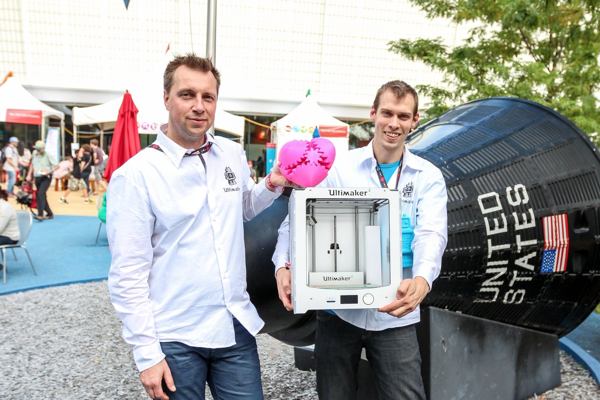 Ultimaker's tweet photo. The Ultimaker 2 was introduced to the world at @makerfaire in 2013! https://t.co/erz6uX0TPA #5yearsofUltimaker https://t.co/o3uRZ0FMNM