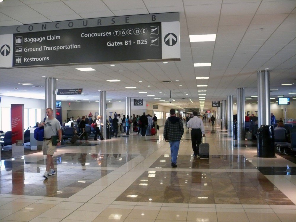 paulhtchenson1's tweet photo. Just landed in Atlanta airport, xcited 2 b wit @EdwardKamara14   4  his bus conf, pray 4 souls, separation, servants! https://t.co/EmpdBoMURI