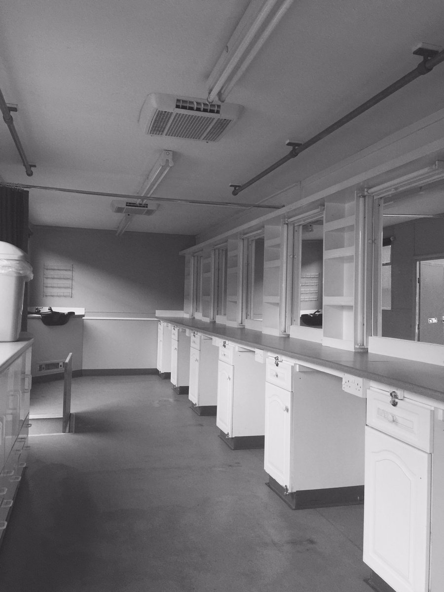 FilmflowLtd's tweet photo. Floor drying nicely on the #6position #makeuptruck
#cleaningday #readyfortomorrow #facilityvehicle #locationvehicle #filming #production https://t.co/K2cd4Al4ox