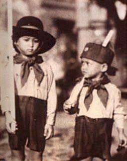 kttyJK's tweet photo. 'พระองค์เล็กเลือกชุดลูกเสือปัตตานี เพราะไม่ชอบหมวกใบใหญ่ๆ' #KingBhumibol https://t.co/8OT3vhZVSv