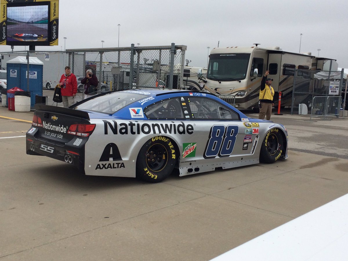 Hendrick5Team's tweet photo. .@AlexBRacing is P1 early in practice at @kansasspeedway. #NW88JR https://t.co/8iLaXRVU7O