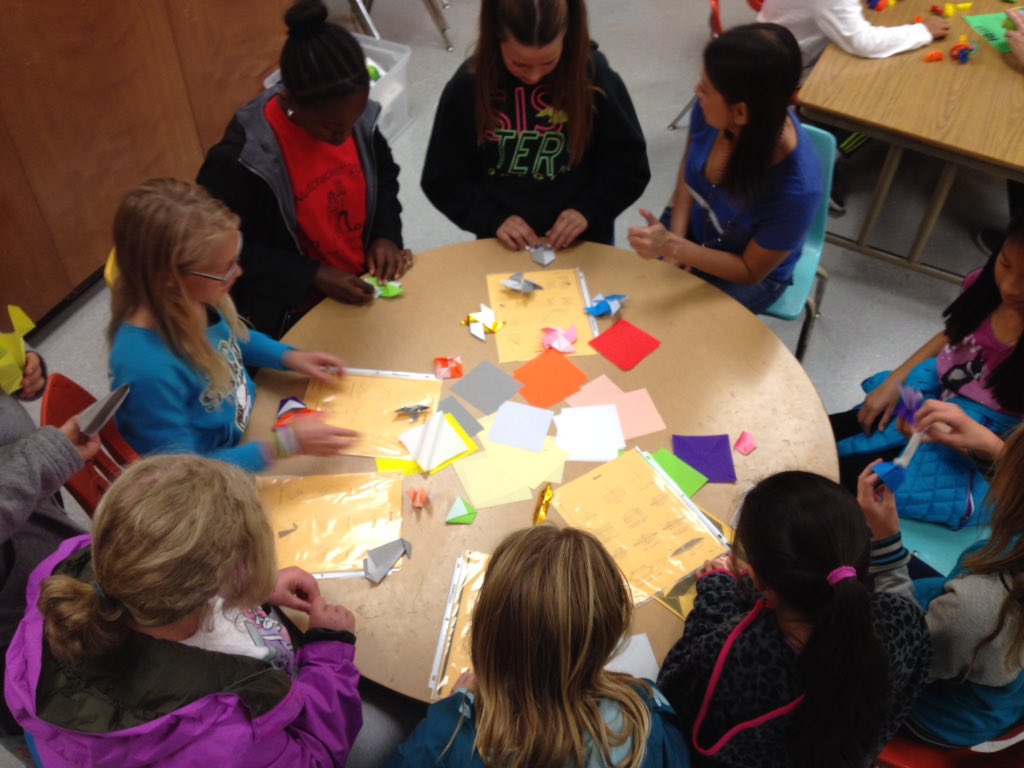 LaurieSenter's tweet photo. STEAM day Hidden Valley! #studentengineers #studentarchitects #joyinlearning #playtolearn @joanieMDUSD @JDlearns awesome start @MtDiabloUSD https://t.co/Pj31ycKsmj