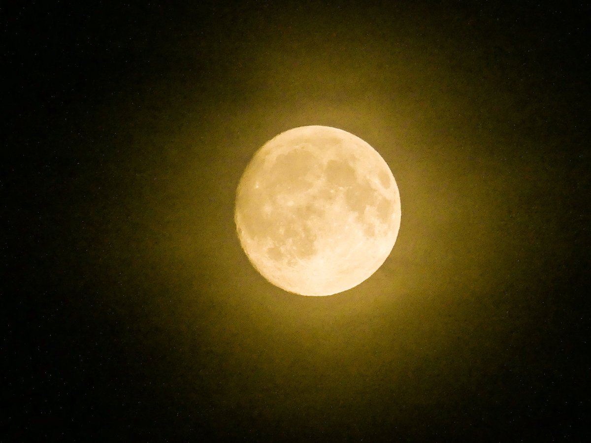 This is taken from my balcony right now...Hope I will have a calm night at work...
#panasoniclumixtz80
#photofrommyheart