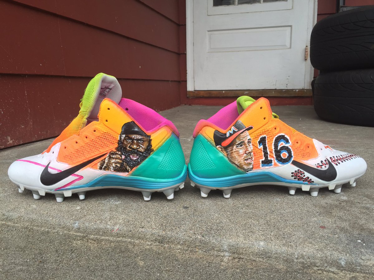 SportsCenter's tweet photo. Antonio Brown's latest cleats honor Kimbo Slice &amp; José Fernández. (via @AntonioBrown) https://t.co/EhzHOWoWCZ