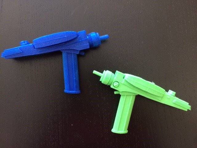CloudDX's tweet photo. #Throwback to our time at #StarTrekNY! The @SmithsonianChan booth had a 3D printer making #phasers!
#BuildingStarTrek #StarTrek https://t.co/LGDO9rBPtc