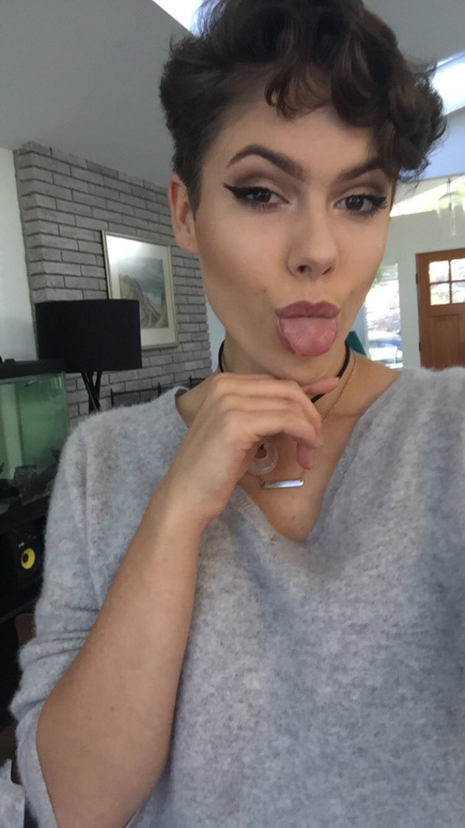 calybev's tweet photo. Too lazy to edit this picture and make me look better but here's my hairrrr https://t.co/fAWpuYbB5a