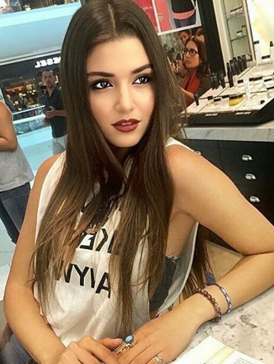 Hande Erçel News. on Twitter "HandeErçel eski.…