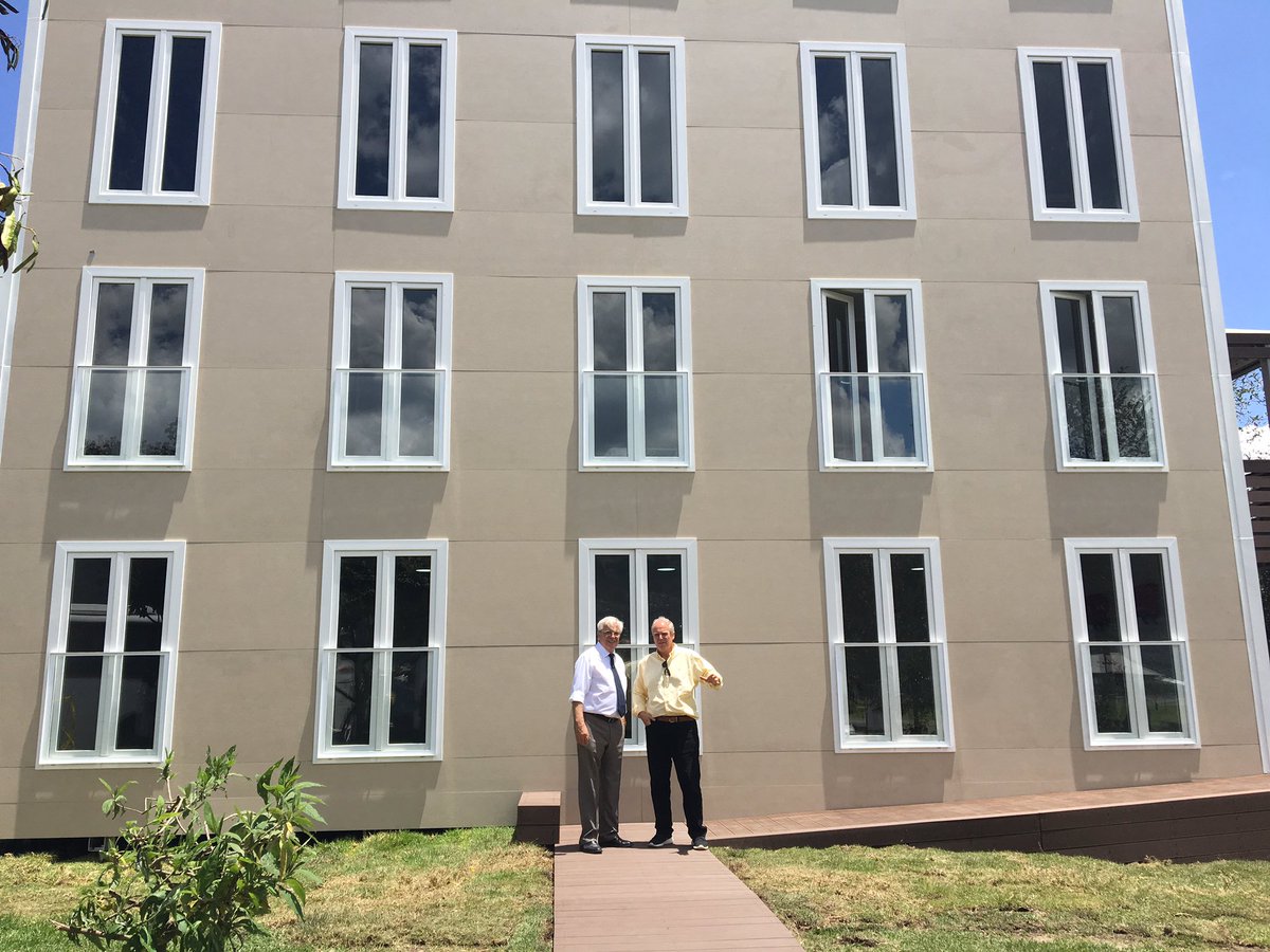 BHS_Housing's tweet photo. Es un honor para @BHSHousing recibir a @Joanclos en el #greenbuilding en el Parque Itchimbía en Quito @Habitat3UN @epvivienda @ https://t.co/GVSEga5god