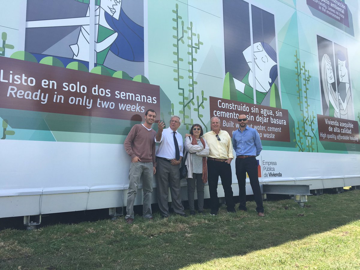 BHS_Housing's tweet photo. Es un honor para @BHSHousing recibir a @Joanclos en el #greenbuilding en el Parque Itchimbía en Quito @Habitat3UN @epvivienda @ https://t.co/GVSEga5god