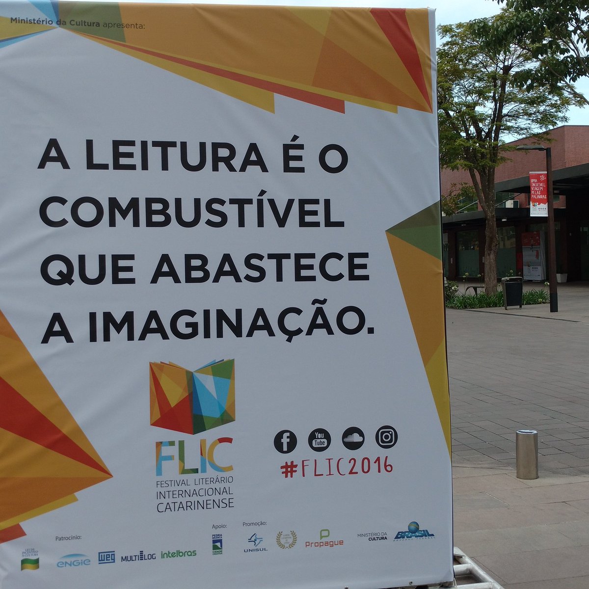 JPdoWhats's tweet photo. Primeiro dia prestigiando o #FLIC2016 no @passeiopb na @pedrabrancasc . Hoje é amanhã programação imperdível. #vounoflic https://t.co/ouctJfeIOK