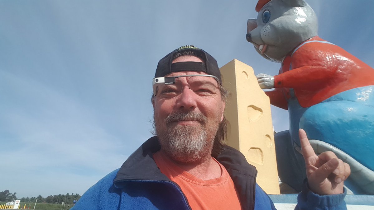 ricksare's tweet photo. Trying to hit every roadside statue in Wisconsin today #glassexplorers #glassfamily #travel https://t.co/MwyUzNhPBU https://t.co/LD1zjXjDuM