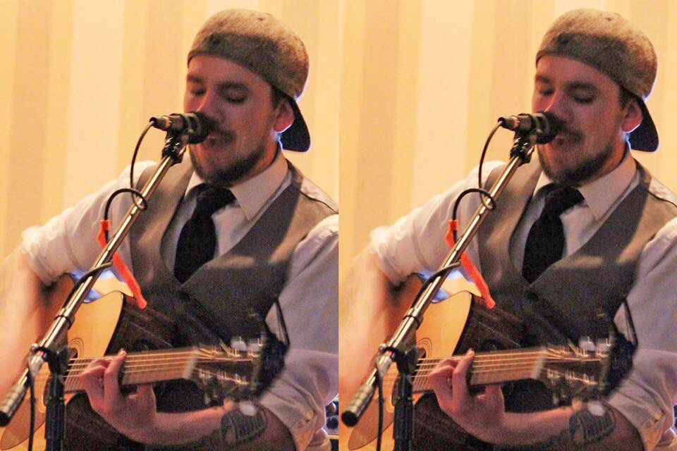 Tonight! 6-9pm, <a href="/ryanfstroud/">RyanFrederickStroud</a> on stage -- #HappyHour 2-for-1 #Cocktails + $3 Martinis 🍸🍸 #Destin #Friday #Friyay