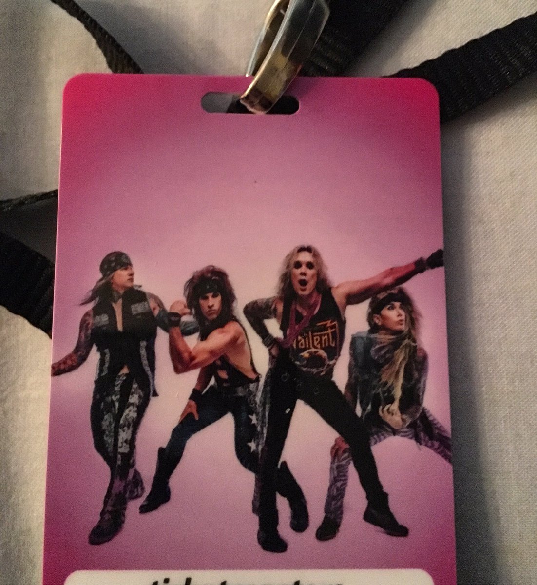 Gham666's tweet photo. Sunday night just got a whole lot more enjoyable &amp; with #steelpanther #bowlingforsoup &amp; #buckcherry #pass https://t.co/m4ZXedmAxw