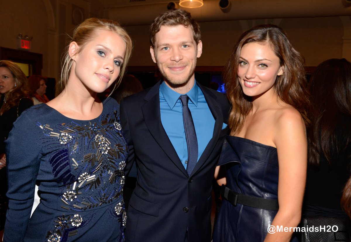 Phoebe Tonkin And Claire Holt The Originals