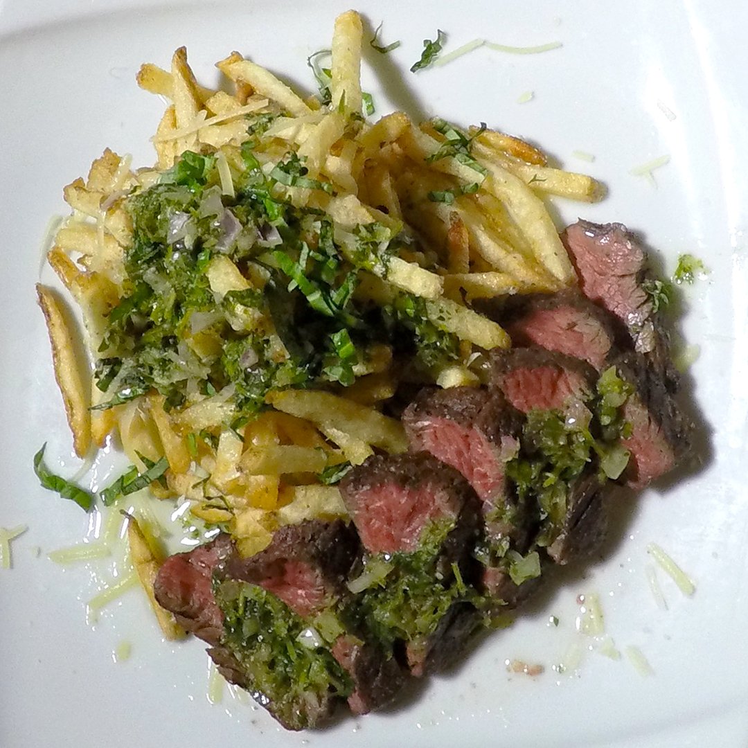 gamesnthrones's tweet photo. Spice up your steak and fries with our house-made chimichurri! Come in today for a great meal!

#dineroyally #steak https://t.co/62rWkiT4hq