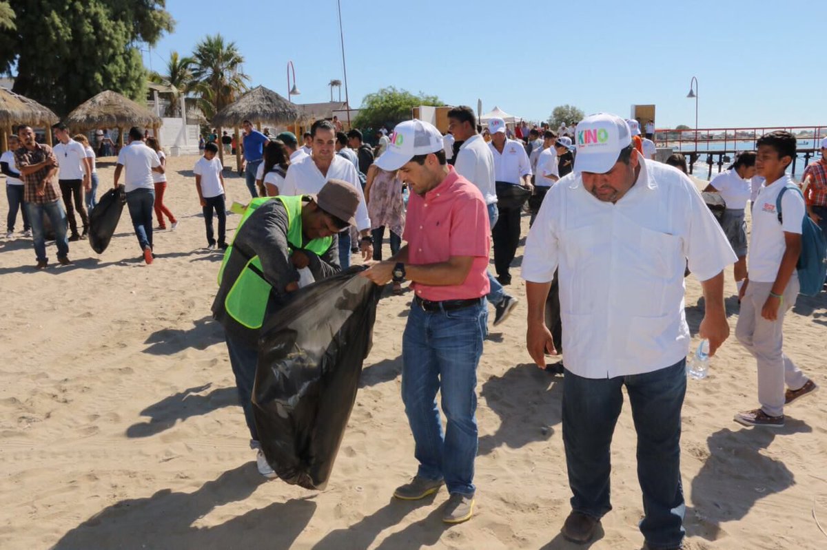 MaloroAcosta's tweet photo. Arrancamos junto a niños y jóvenes #TalachaPlayera, para mantener limpias nuestras playas en #BahíaDeKino. https://t.co/l6eg0BcJY9