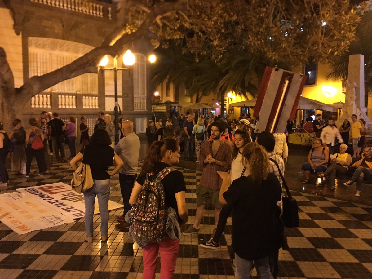Canarias22M's tweet photo. @NOalTTIP HOY en Vigilia: Las Palmas GC #NoalTTIP en la Pl las Ranas En Canarias : Otoño en resistencia #niCETAniTTIP https://t.co/y6TEK61BeZ