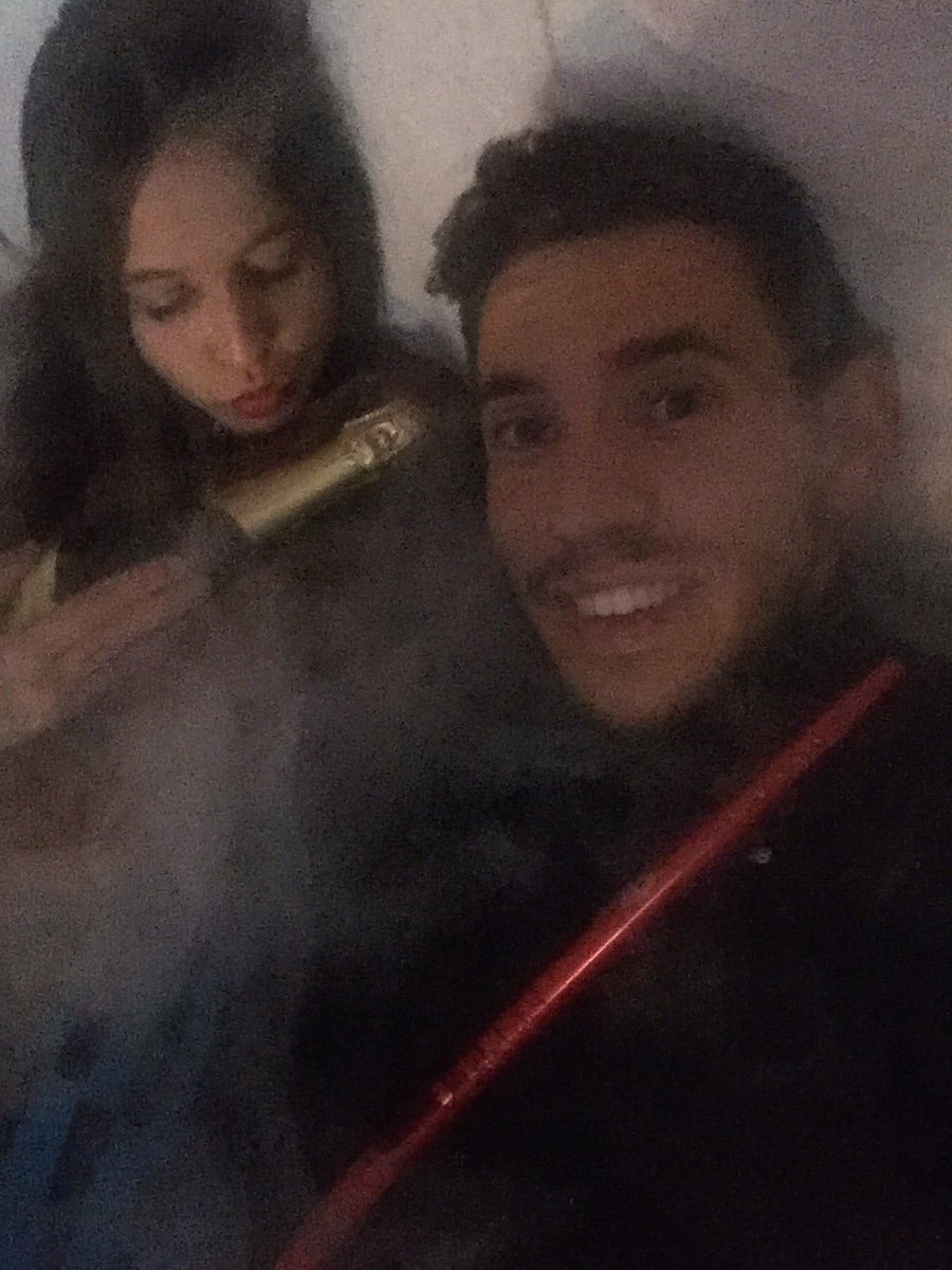 chikisanchez99's tweet photo. Un poco de hermana!😋 #estonuncavienemal😍😛 https://t.co/WUKSMQyG7d