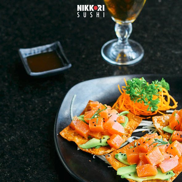 Los amigos que toman y comen juntos, permanecen juntos. 
¡SALUD! #nikkori #jappyfriday