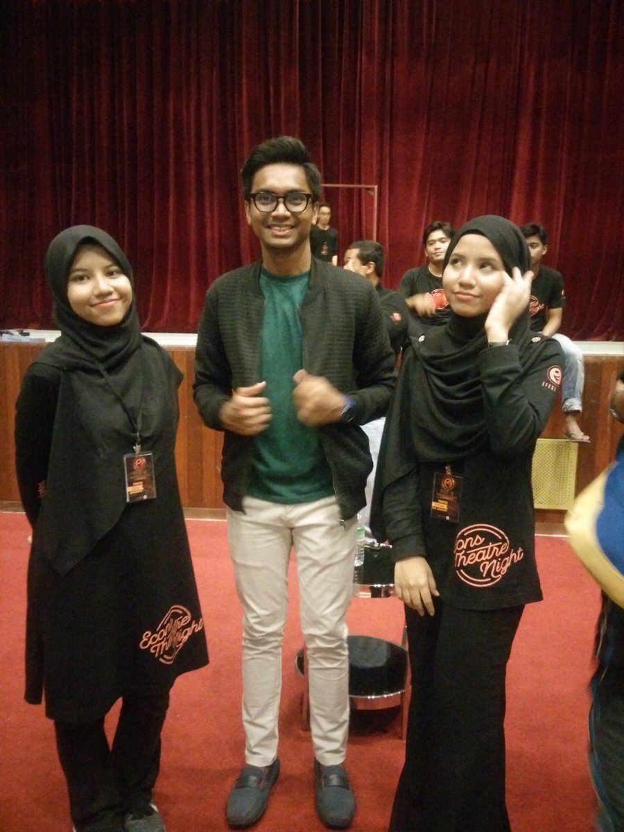 Rahman_Sarbini's tweet photo. Belah kiri tu dini, kecil je tp jiwa besar, org penting bagi #ECTN16. Belah kanan tu dini and dina. Confuse jap haha https://t.co/3N0Jjm93yM
