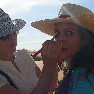 KristinDavis's tweet photo. #FlashbackFriday Getting make up touches as we film #SATC 2 in the Sahara https://t.co/tZbobb3csS