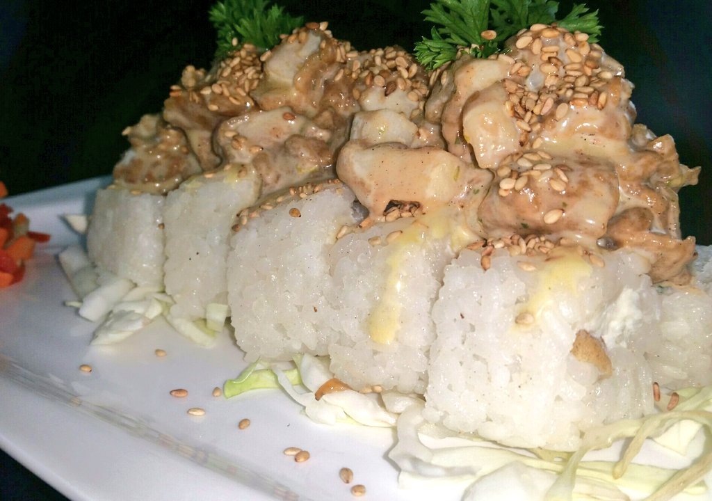 SekaiVzla's tweet photo. #Roll de calamar rebosado, queso crema y cebollín, con tope de calamar y de nuestra deliciosa especial salsa de fuji. #FujiRoll #Sushi https://t.co/VVUmiW56ln