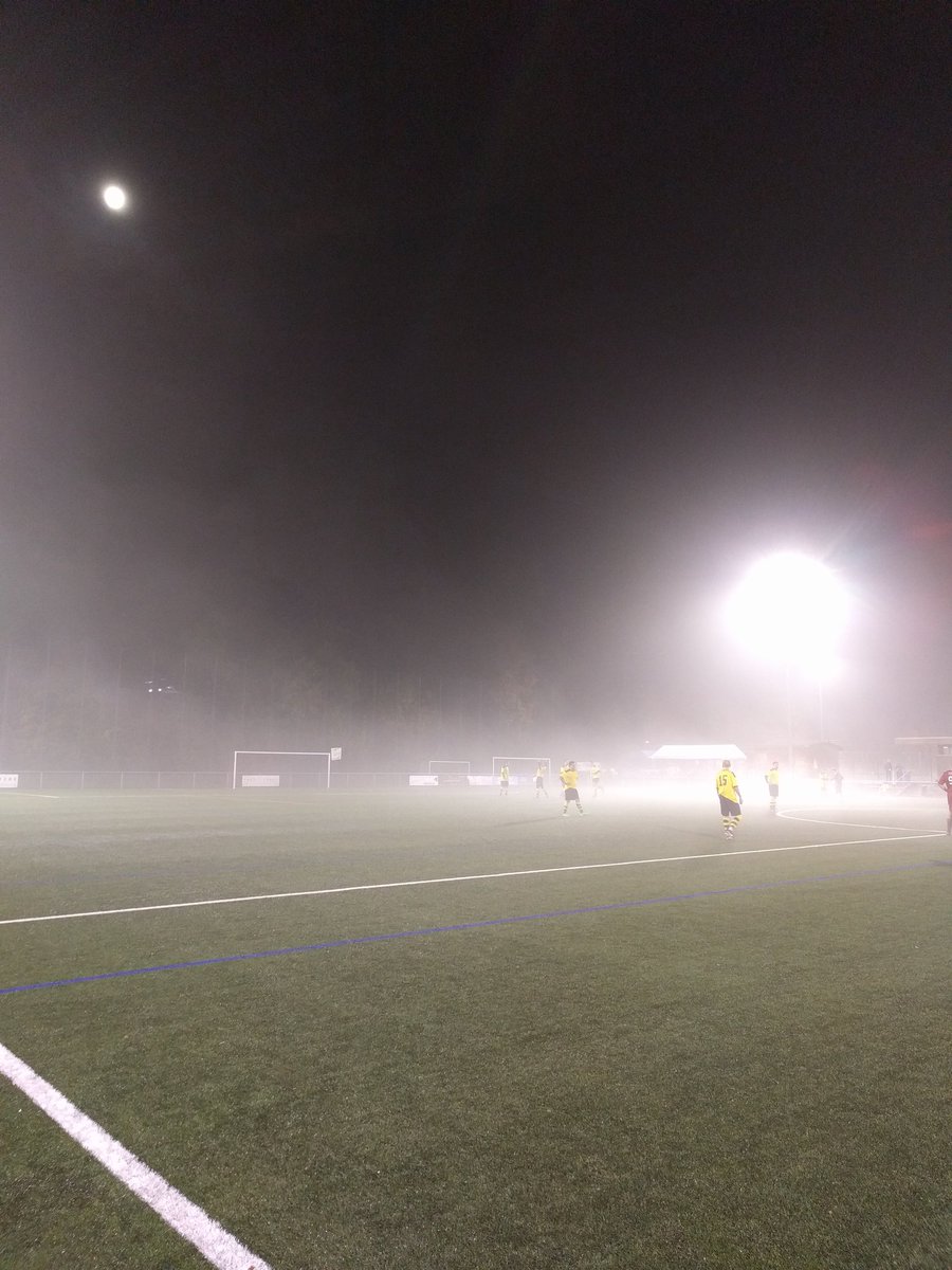 Geisterstimmung beim Fussball...