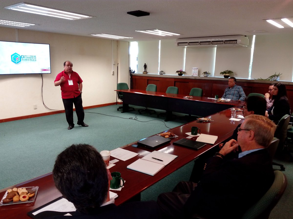 UTEQ_oficial's tweet photo. Representantes del @Grupo_Bimbo se reunieron con autoridades de la #UTEQ para posibles alianzas.#VIVEUTEQ #CITIQ https://t.co/yQPOO9BxC8