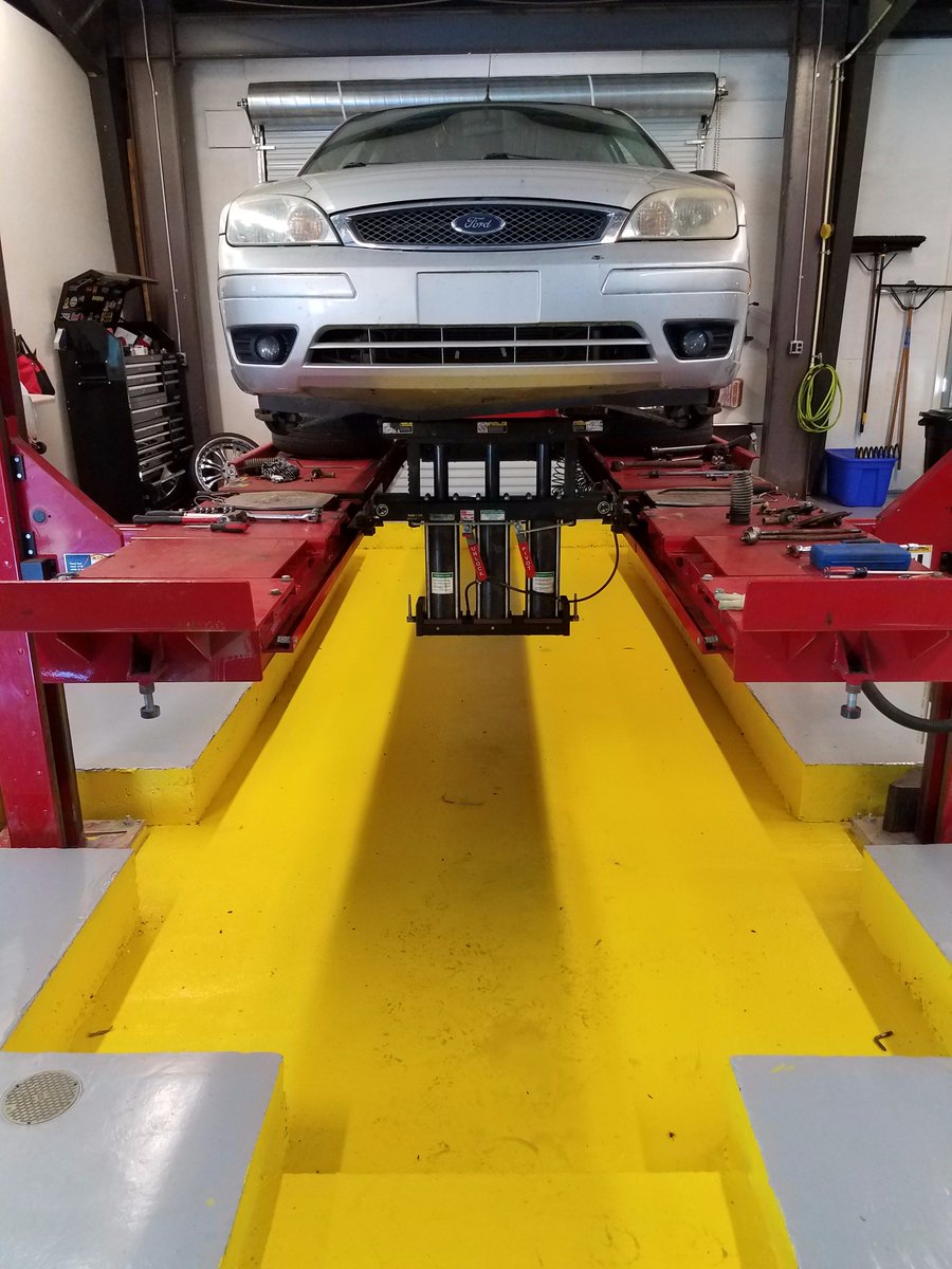 Strutdaddys's tweet photo. Friday afternoon work #automotive #garage #localcarcare #roxboro #Cadillac #escalade #Toyota #Highlander #Ford #FordFocus #Localbusinesses https://t.co/T0jBELjkAY