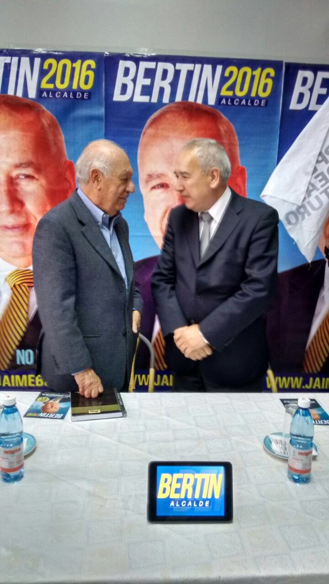 FelipeRomanD's tweet photo. Ex Presidente Ricardo Lagos entrega su respaldo a candidatura a alcalde por #Osorno @jaimebertin 

#Bertin2016
#HechosNoPalabras https://t.co/PO6kZRd6CG