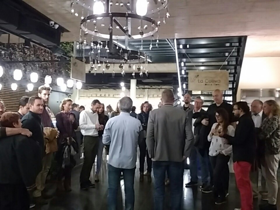 Cervezadomus's tweet photo. Inicio de la cena-maridaje con Áurea de bienvenida #DomusWeek https://t.co/hVPcUCAx4J