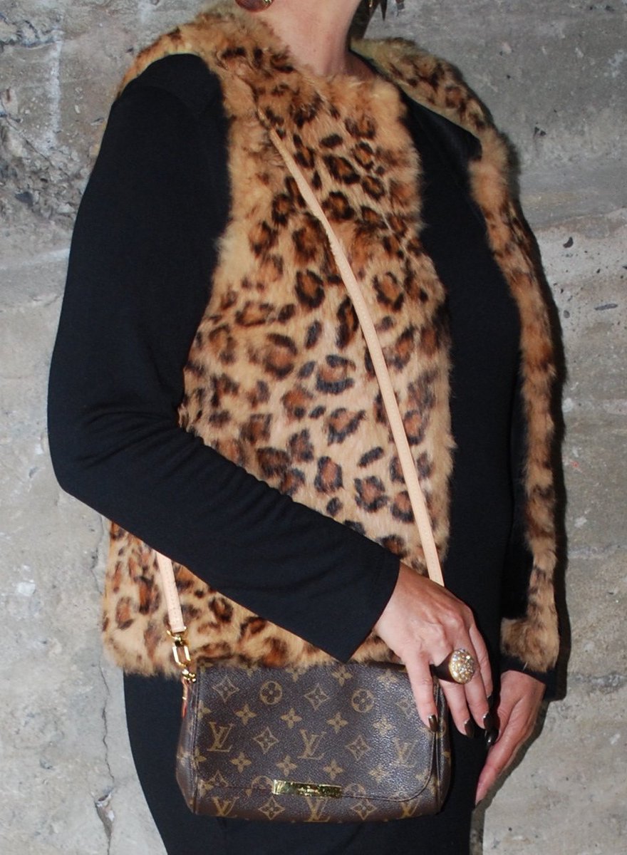 word_paradox's tweet photo. Fall Fashion Trend Leopard https://t.co/3Ac6qON04Q #howtowear #dots #falltrend #fashion #style #fashionblogger #ottawablogger #leopardvest https://t.co/y3Tm9K6AtJ
