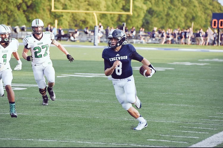 Reck_8's tweet photo. Eat tonight @drew_reckart back on track. Refuse to lose and be U boy #dab #thug #pullthebow https://t.co/4SeTa8yHsf