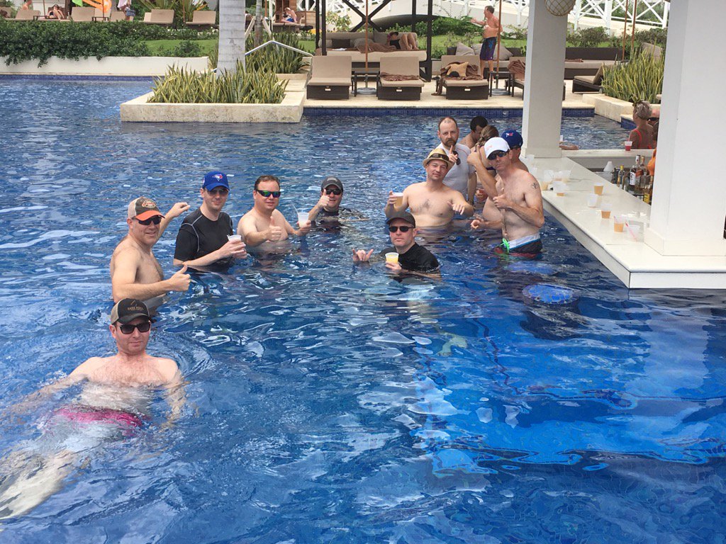 Tuna2K16's tweet photo. Aggressive chillin' https://t.co/XuuyvvtVxu