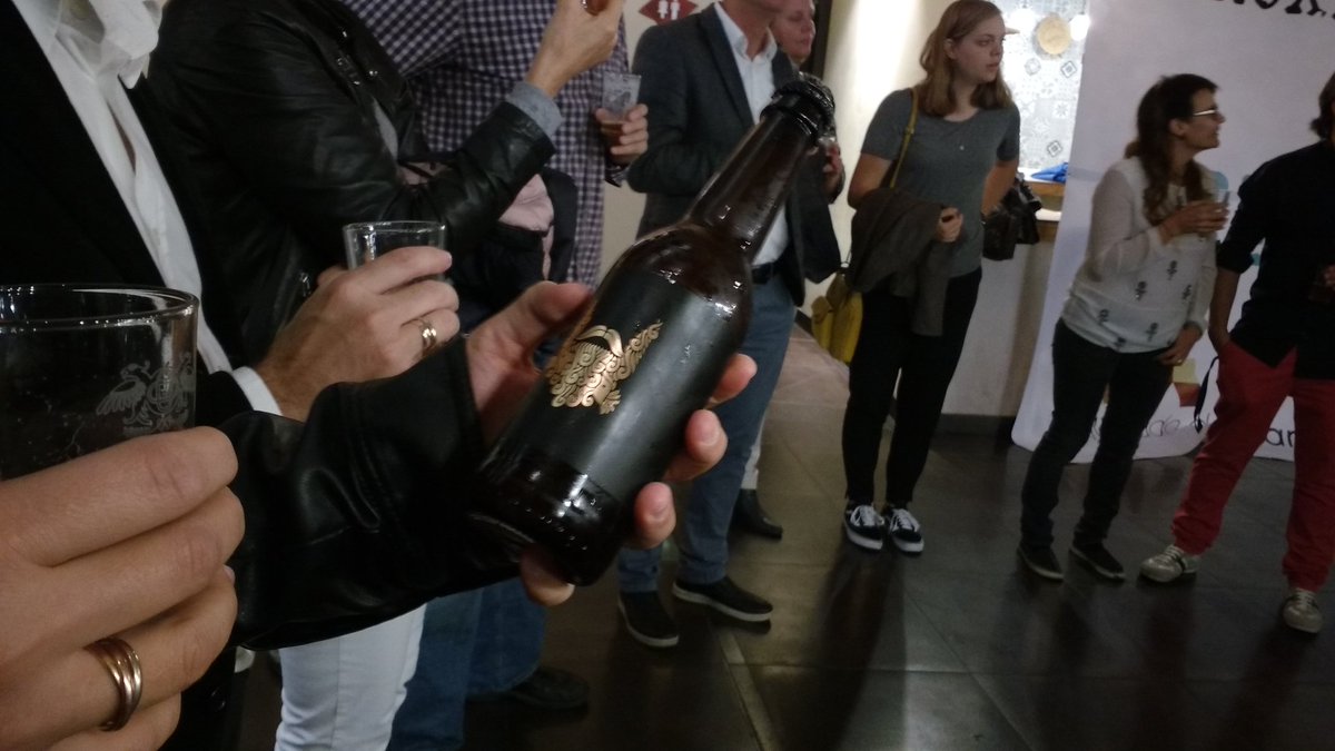 Cervezadomus's tweet photo. Segunda cerveza de la noche: Especial Sanfrutos #DomusWeek https://t.co/YqNxNx5DGe