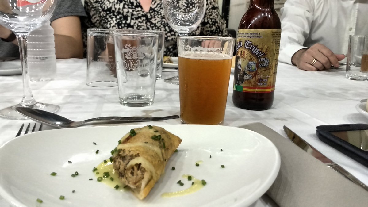 Cervezadomus's tweet photo. Rollito de cordero con salsa de azafrán para la cerveza hecha con pimienta rosa y azafrán. Deliciosa! #CevadaPura #DomusWeek https://t.co/blWthY2xHu