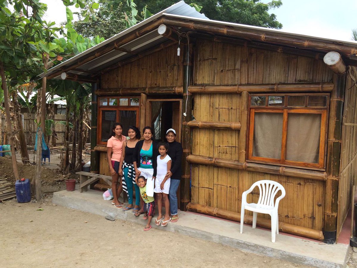 Casita de caña que no evoca pobreza reconstrucción con dignidad y creatividad cama.com