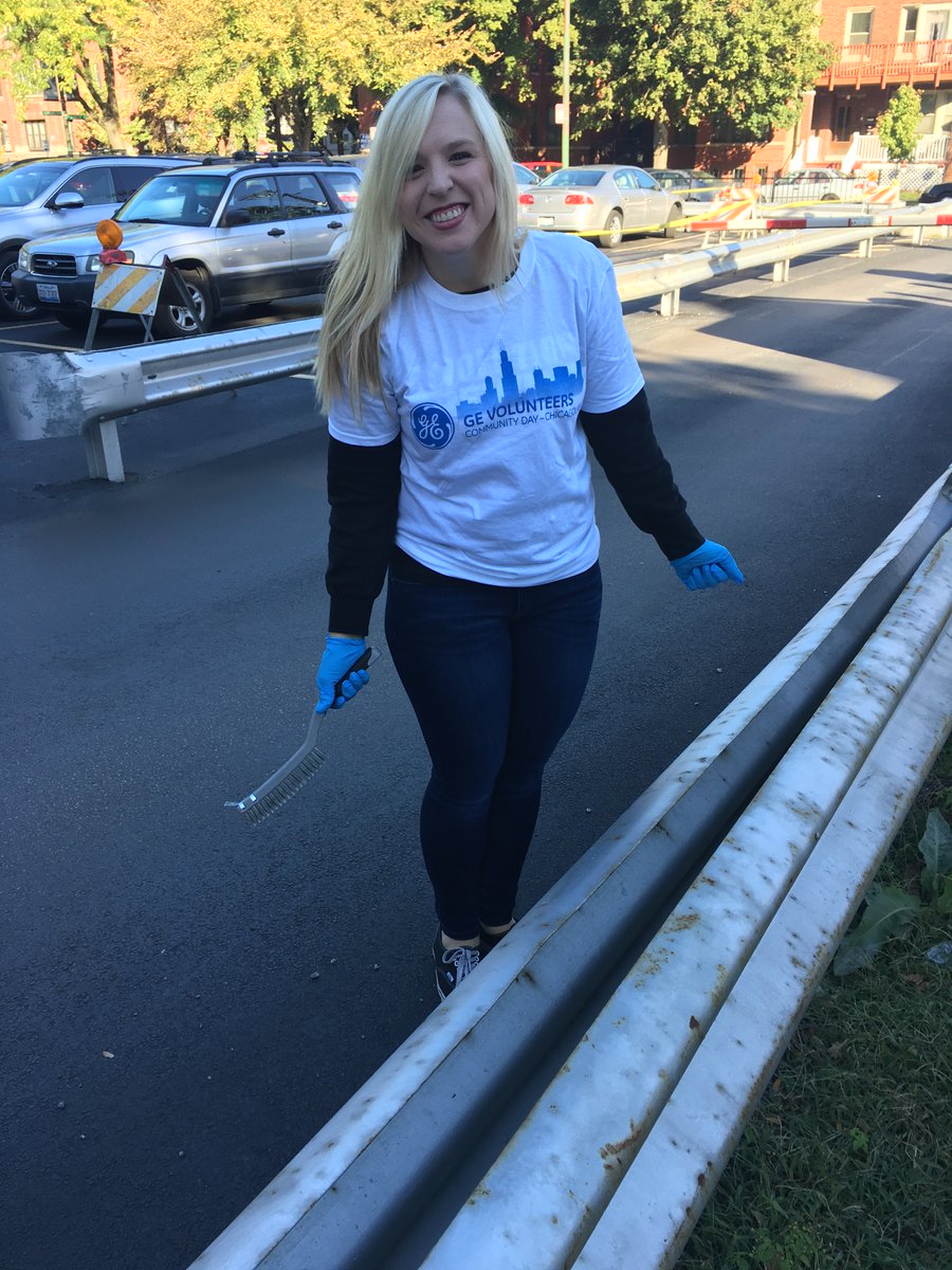 WabtecCorp's tweet photo. GE Transportation volunteers painted the Lake View @YMCAChicago’s parking lot fence this morning. #GEChicago https://t.co/scDwOLKAGP