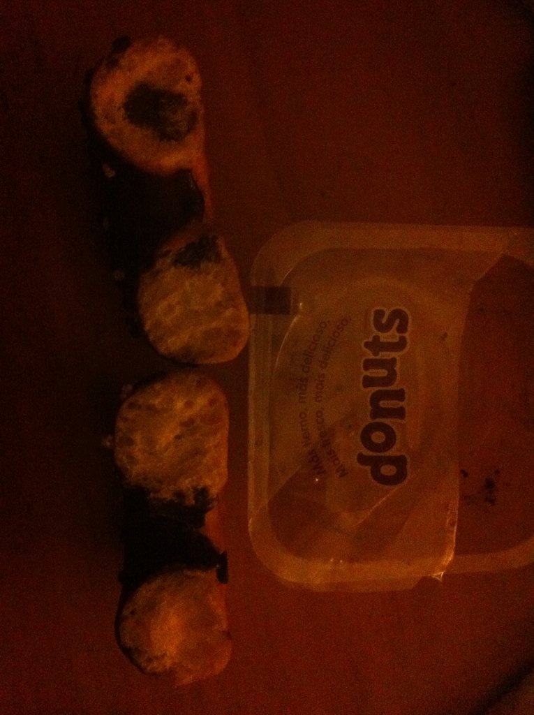 ¡Cuánto relleno de chocolate en los nuevos <a href="/Donuts_es/">Donuts</a>! Me encuentro anonadada, de verdad. MENUDA CHAPUZA